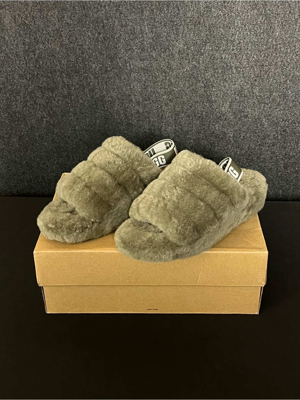 UGG Fluff Yeah Slide Slippers Green Sheepskin Sandals Women's Size 7 w/ Box